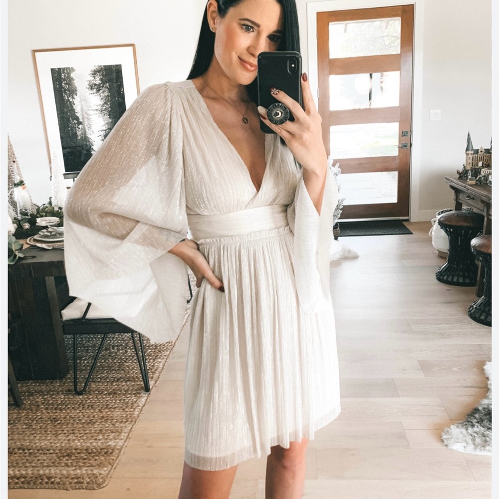 - Love Stitch Elegant Cream Dress with Peek a Boo Back. Size Small